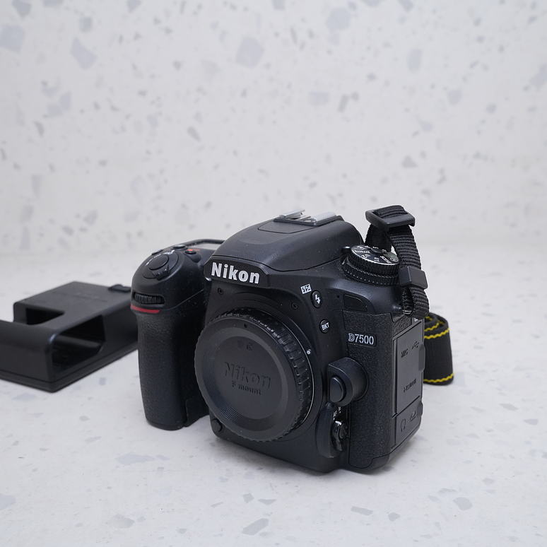 Nikon D7500 (Body) - USADO 2
