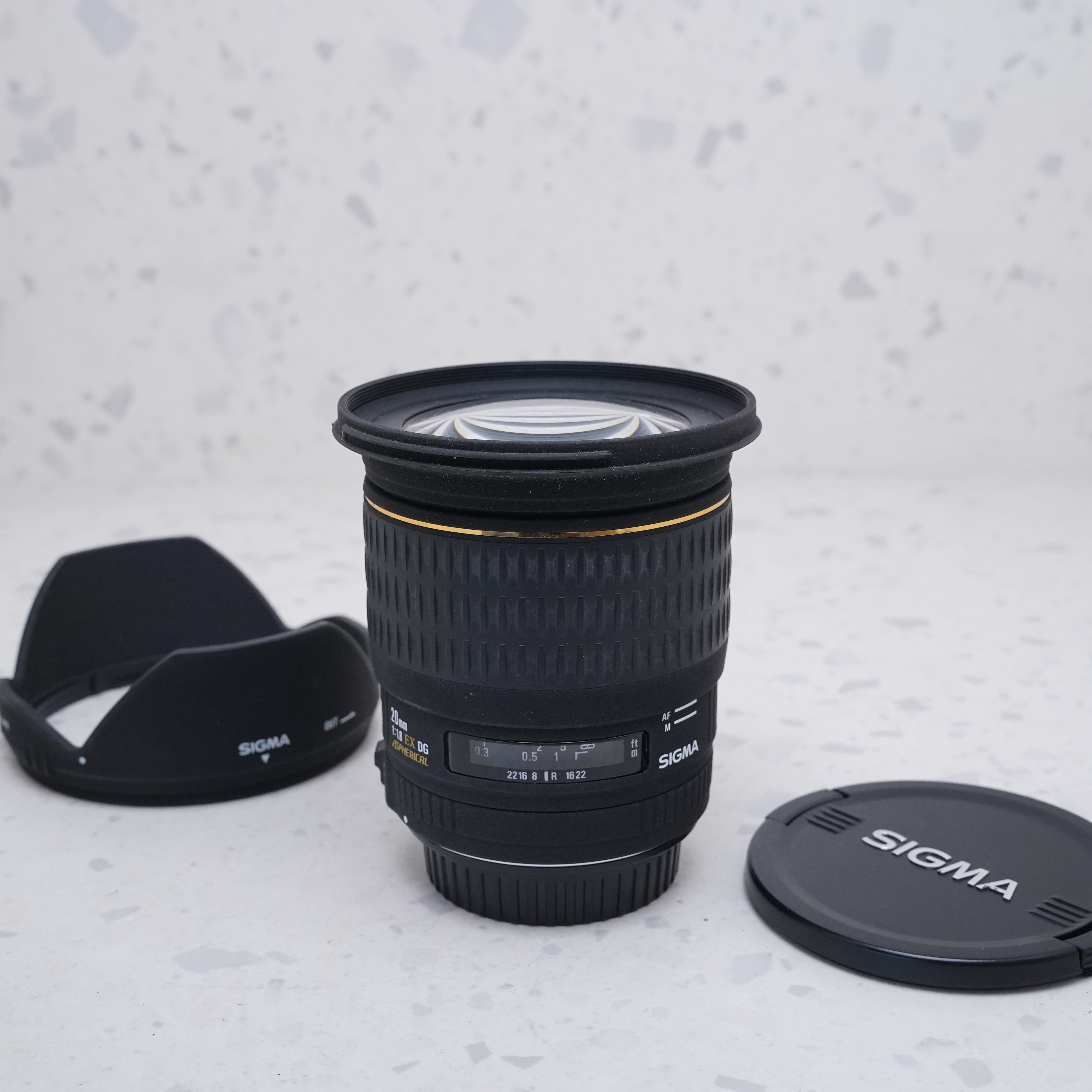 Sigma Super Wide Angle 20mm f/1.8 EX DG Aspherical para Canon EF - USADO