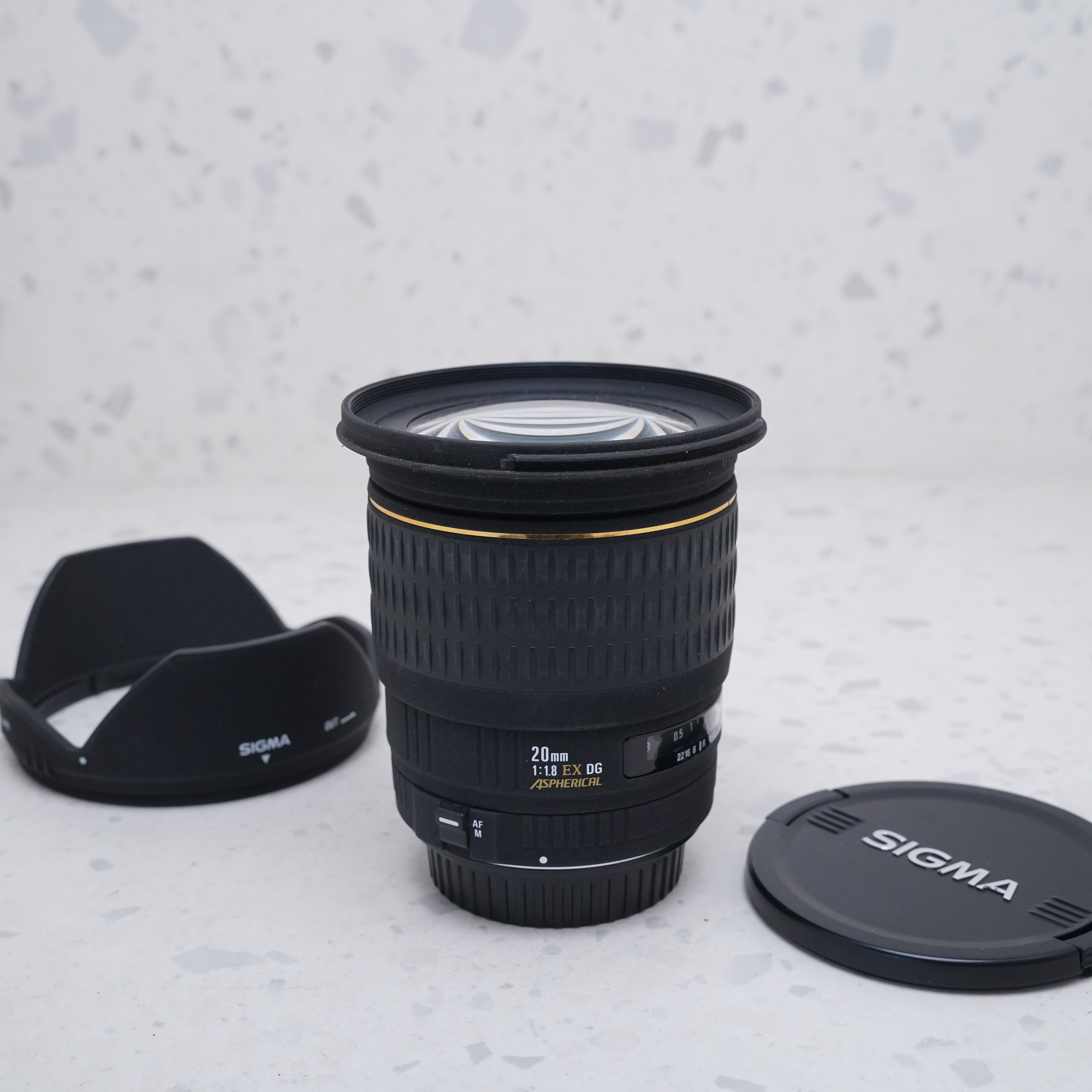 Sigma Super Wide Angle 20mm f/1.8 EX DG Aspherical para Canon EF - USADO