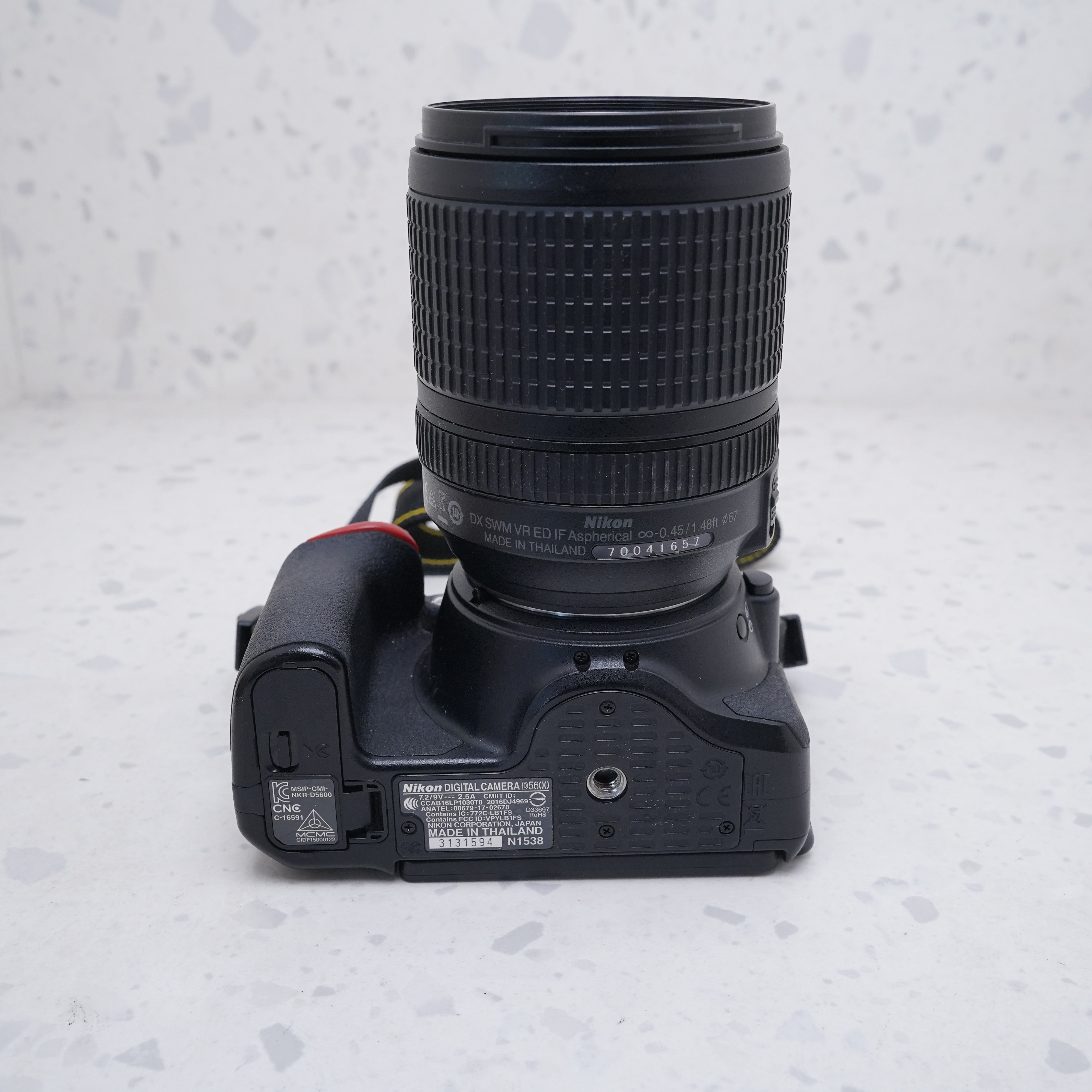 Nikon D5600 + 18-140mm - USADO