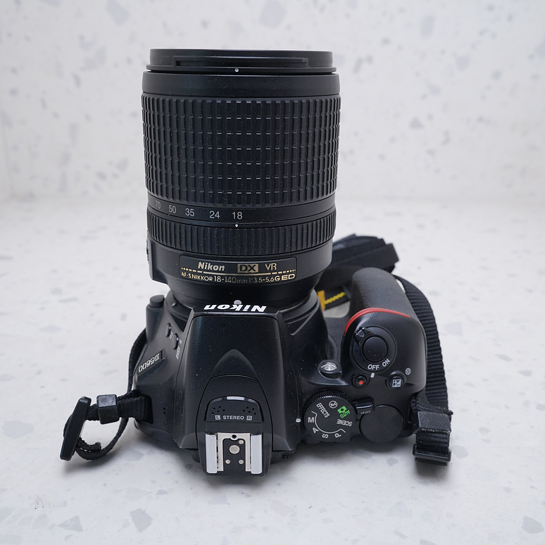 Nikon D5600 + 18-140mm - USADO 6