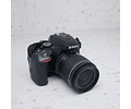 Nikon D5600 + 18-55mm + 70-300mm con accesorios - USADO