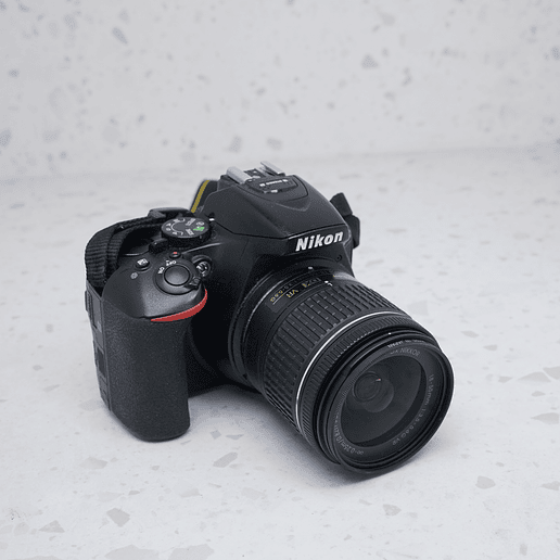 Nikon D5600 + 18-55mm + 70-300mm con accesorios - USADO 3