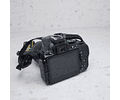 Nikon D5600 + 18-55mm + 70-300mm con accesorios - USADO