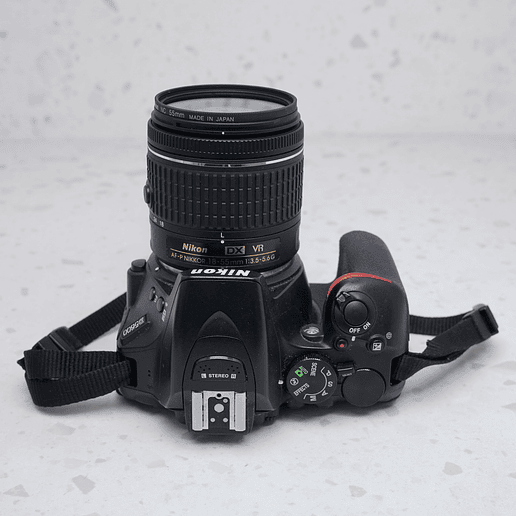 Nikon D5600 + 18-55mm + 70-300mm con accesorios - USADO 8