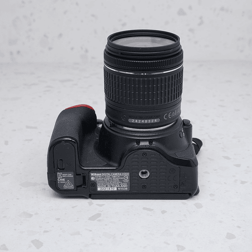 Nikon D5600 + 18-55mm + 70-300mm con accesorios - USADO 7