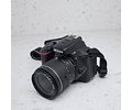 Nikon D5600 + 18-55mm + 70-300mm con accesorios - USADO