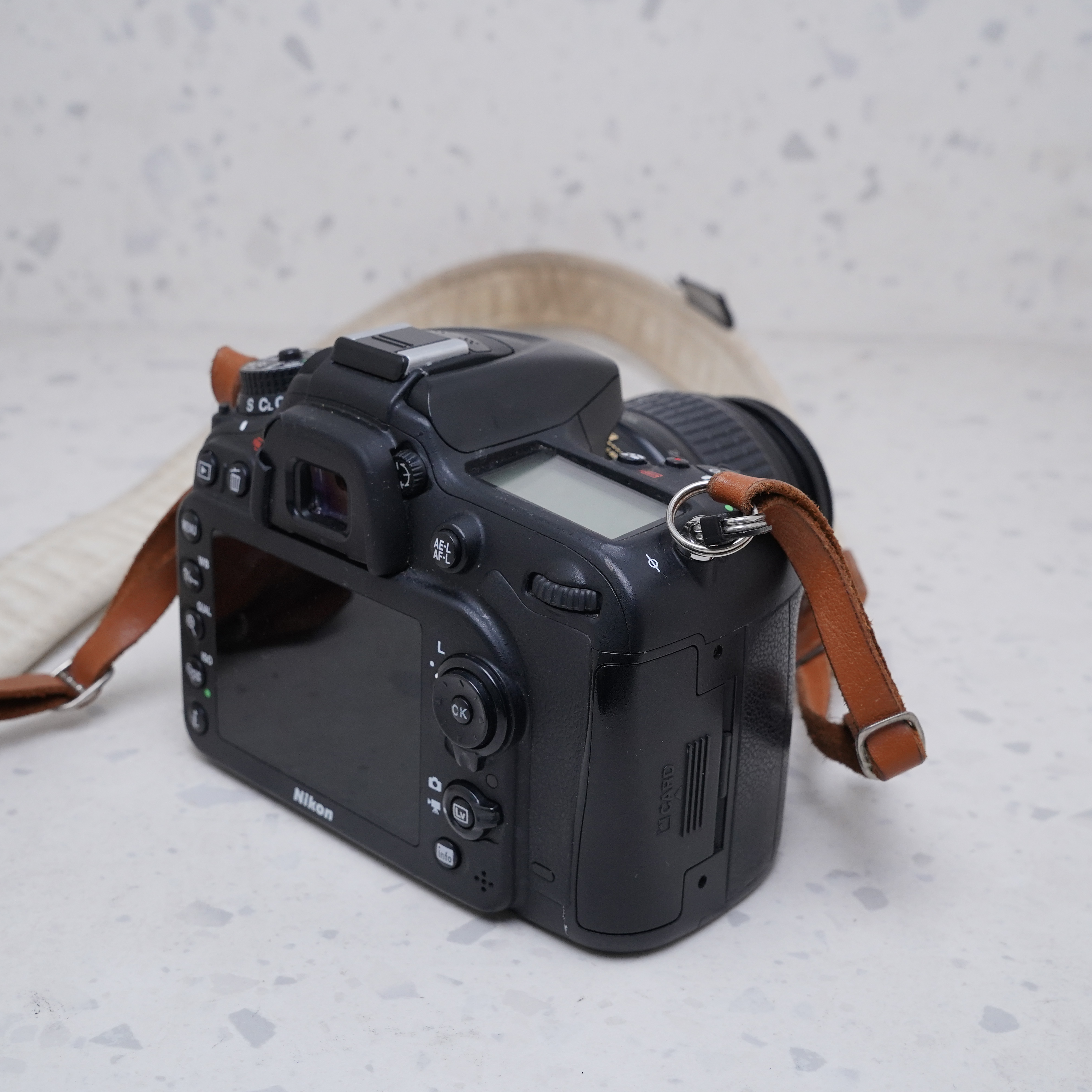 Nikon D7100 + 18-55mm - USADO