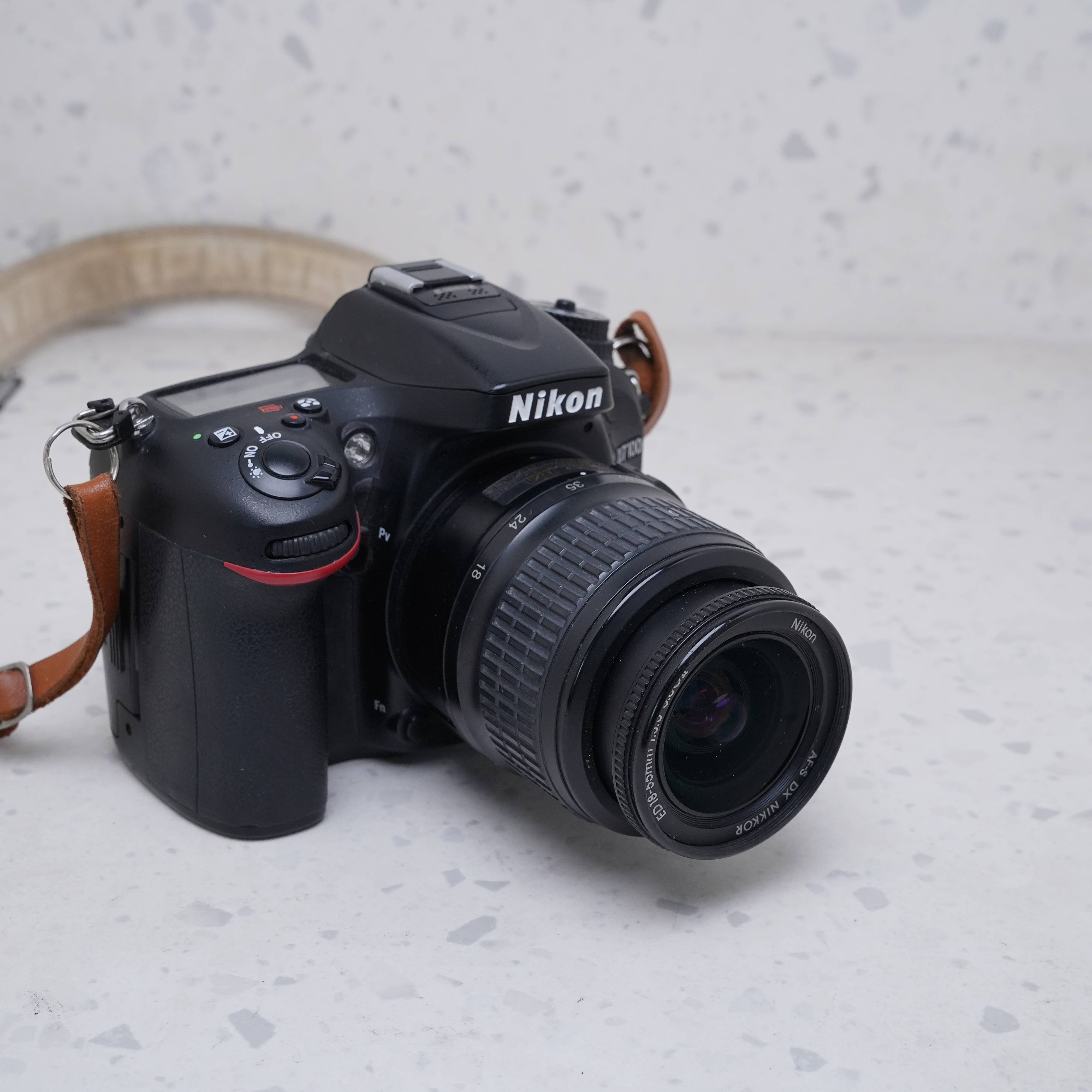 Nikon D7100 + 18-55mm - USADO