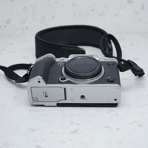 FUJIFILM X-T5 (Body) - USADO 6