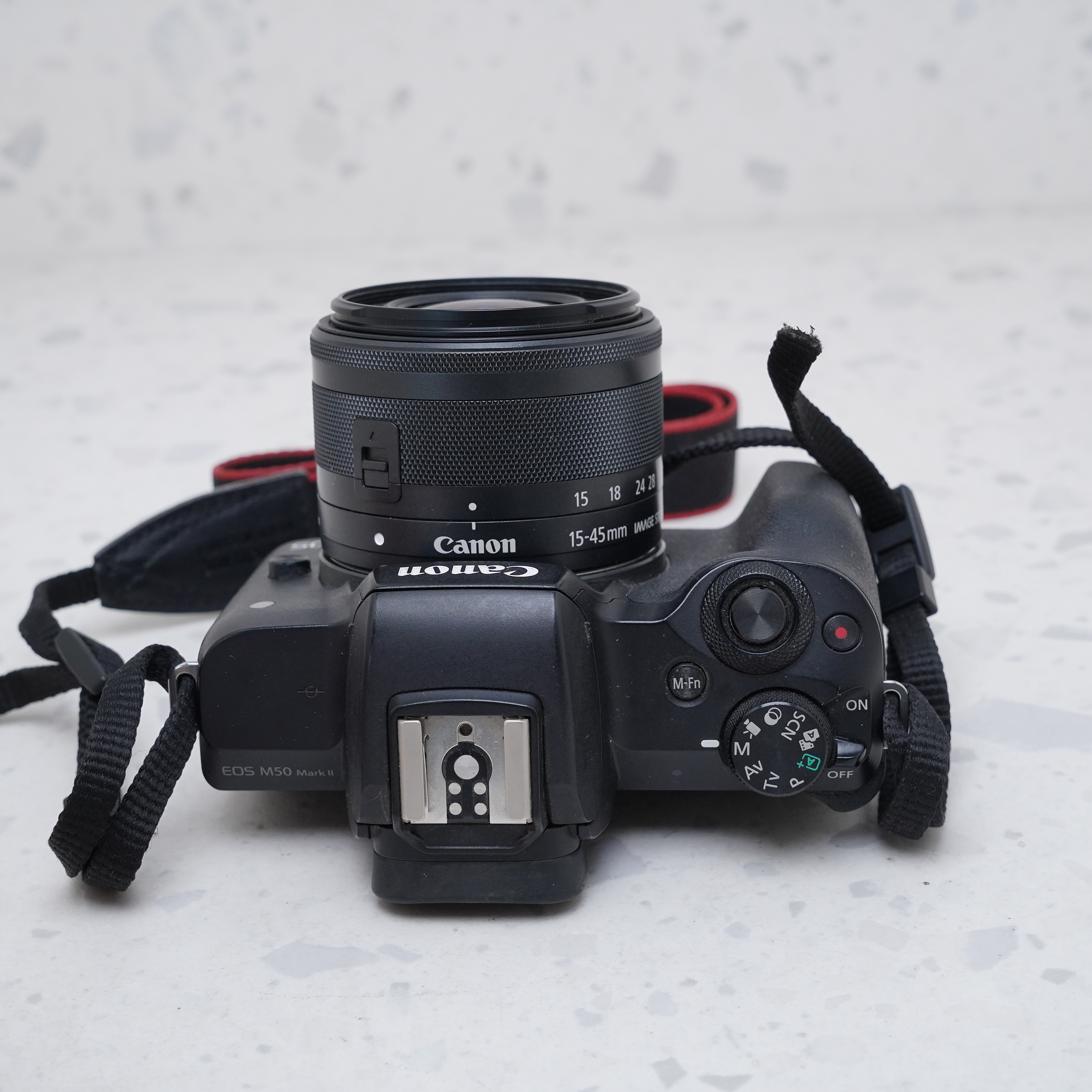 Canon M50 MARK II con Lente 15-45 Kit - USADO