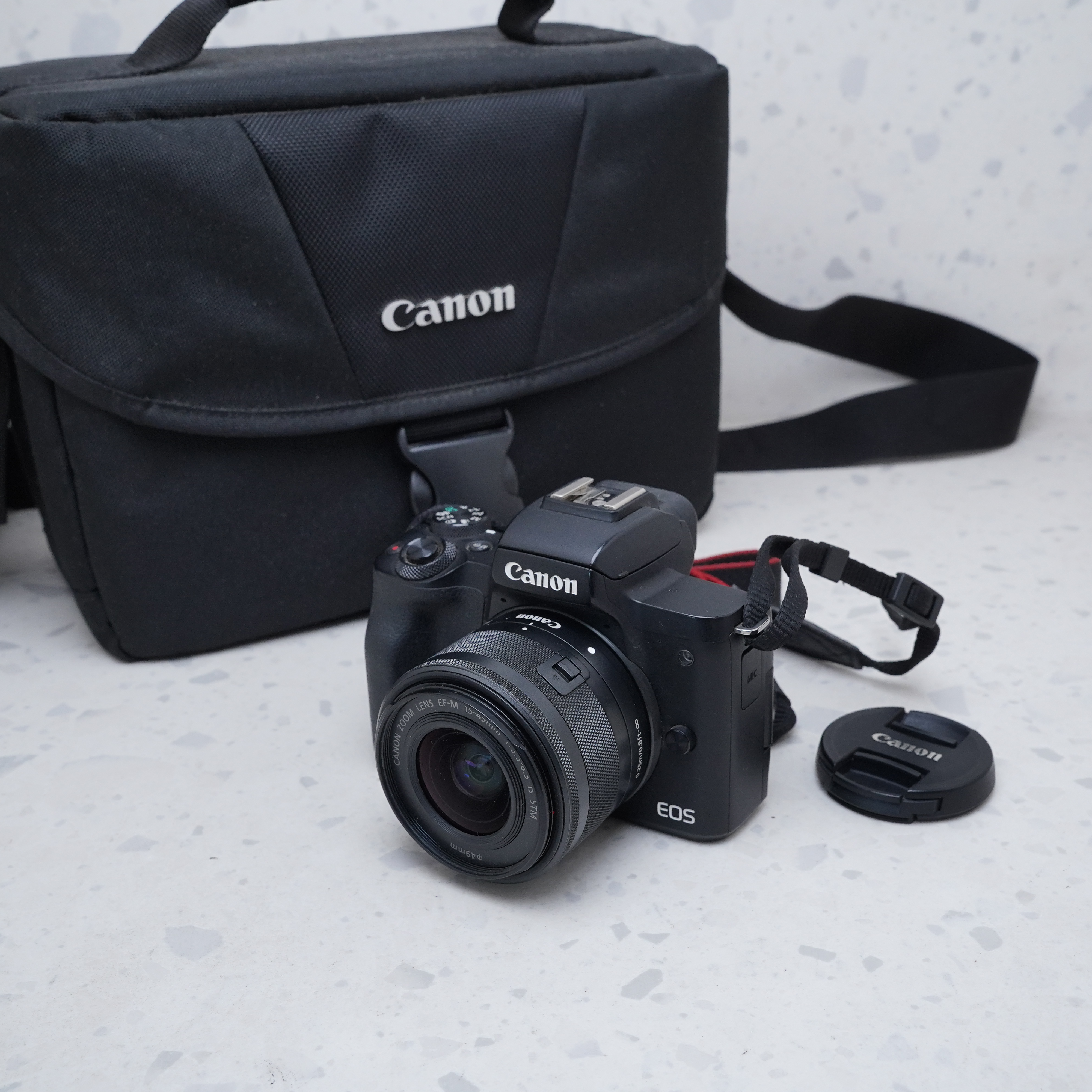 Canon M50 MARK II con Lente 15-45 Kit - USADO