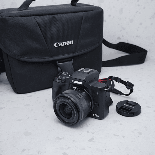 Canon M50 MARK II con Lente 15-45 Kit - USADO 2