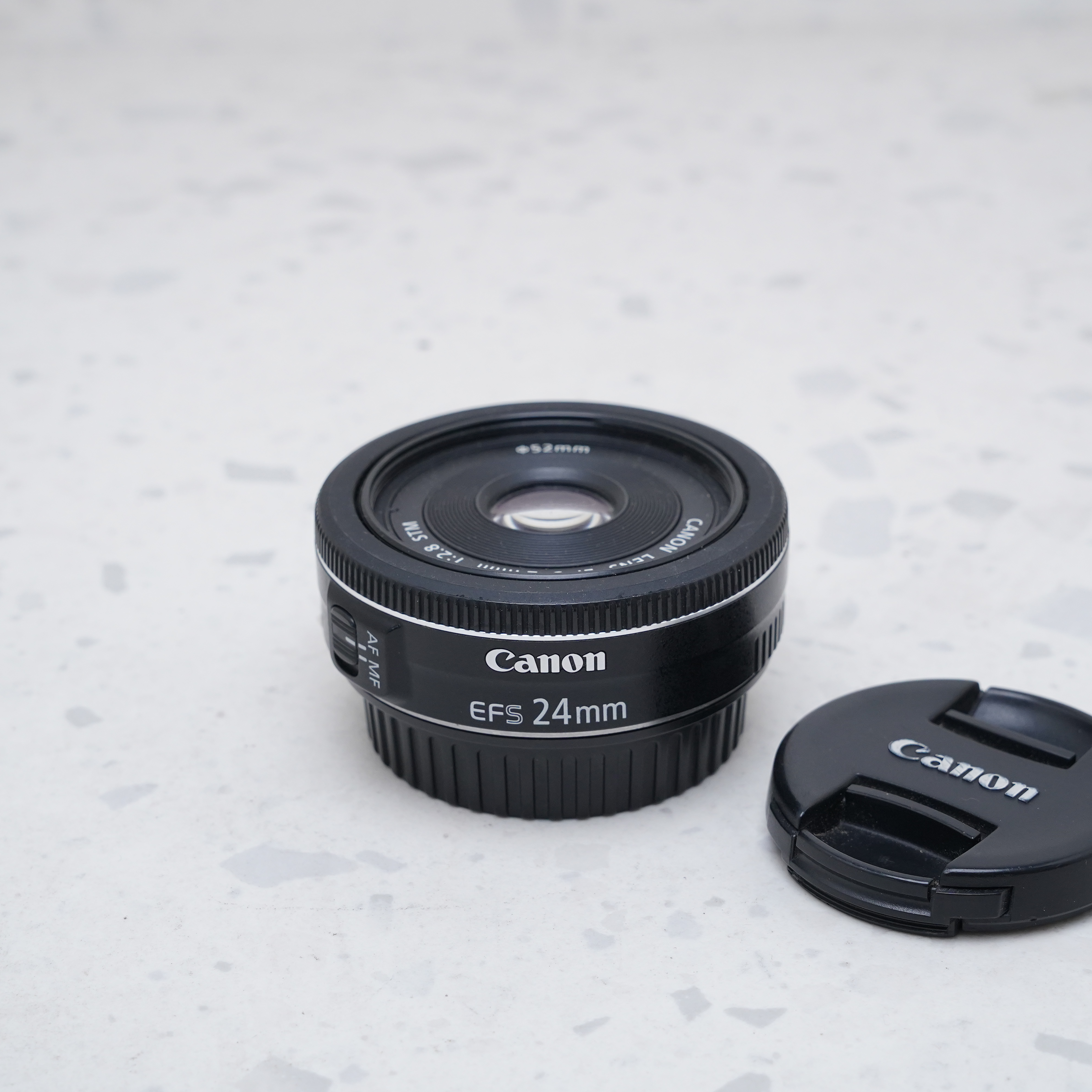 Canon EF-S 24mm f/2.8 STM - USADO 