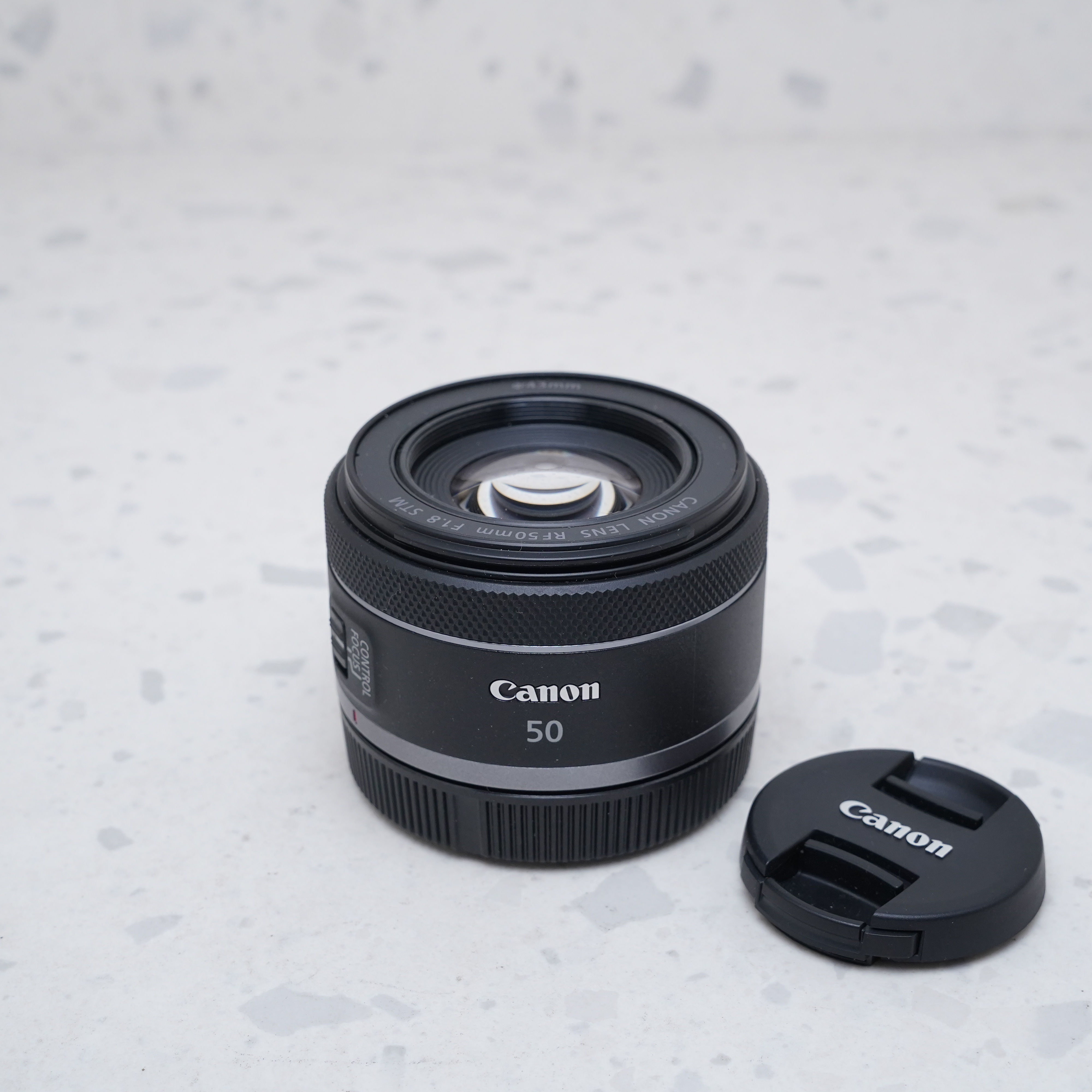 Canon RF 50mm f/1.8 STM - USADO