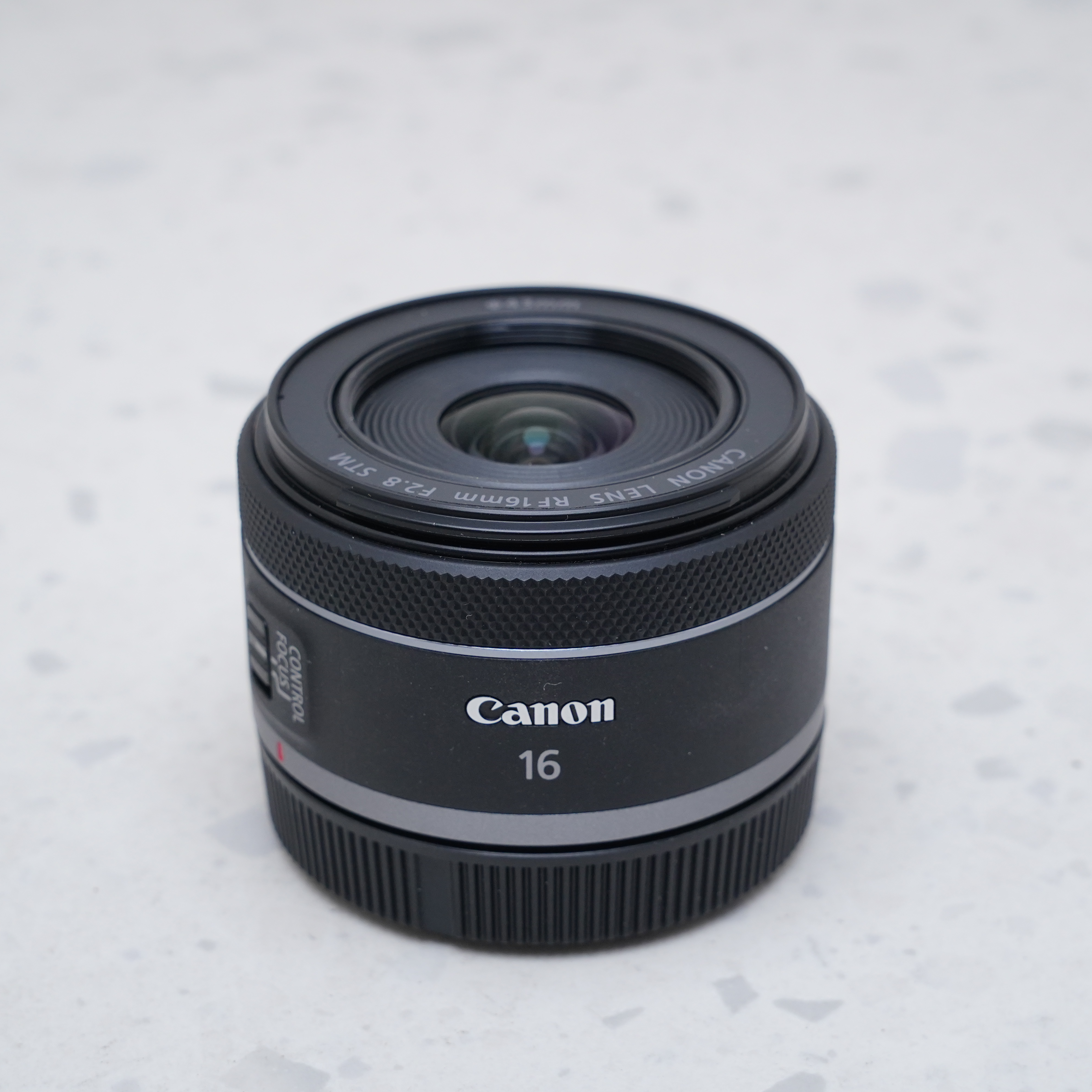Canon RF 16mm f/2.8 STM - USADO