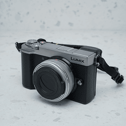 Panasonic Lumix DC-GX9 Silver con Lente 14-42mm f/3.5-5.6 (Silver) - USADO