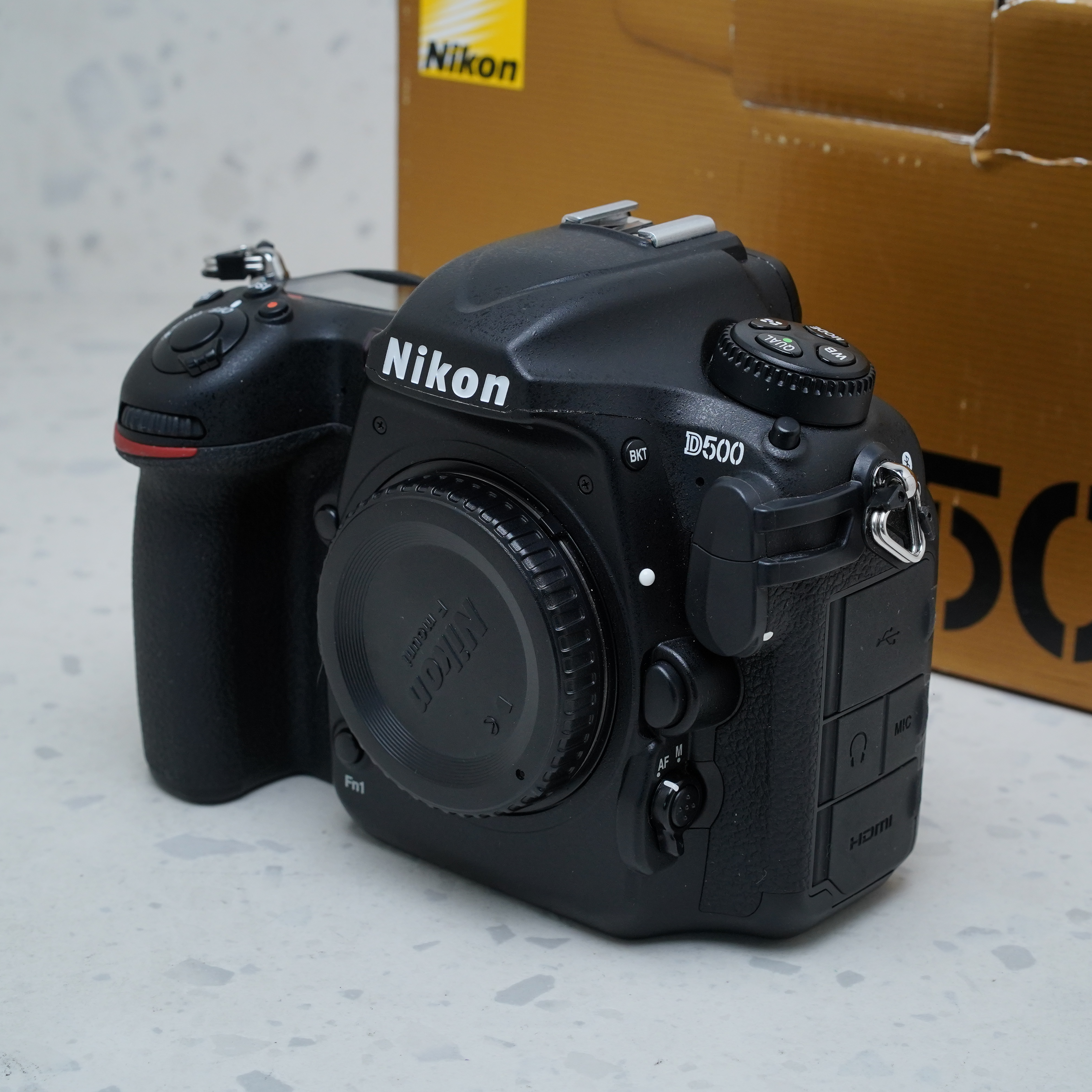 Nikon D500 DSLR - USADO