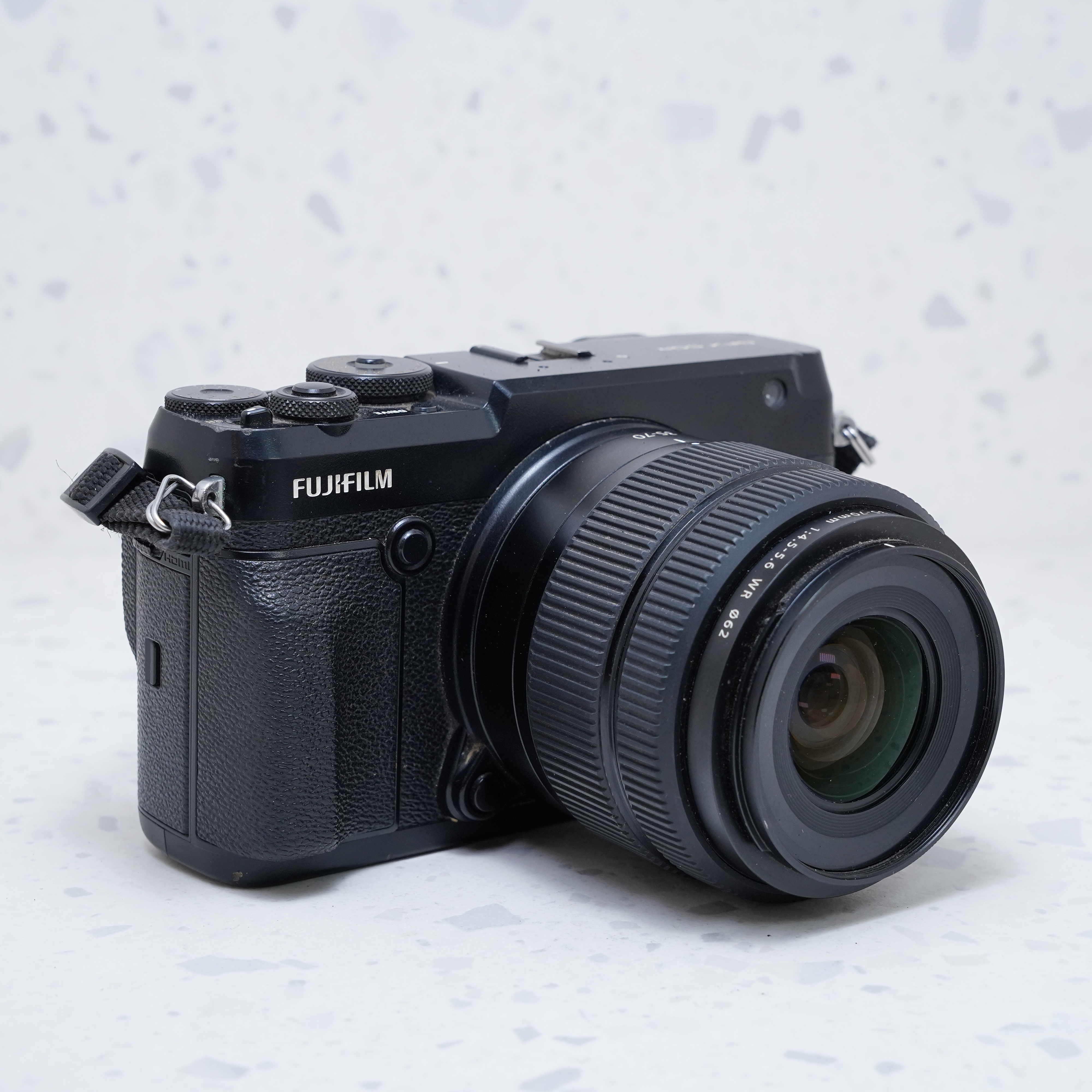 Fujifilm GFX 50R + 35-70mm f/4.5-5.6 WR - USADO