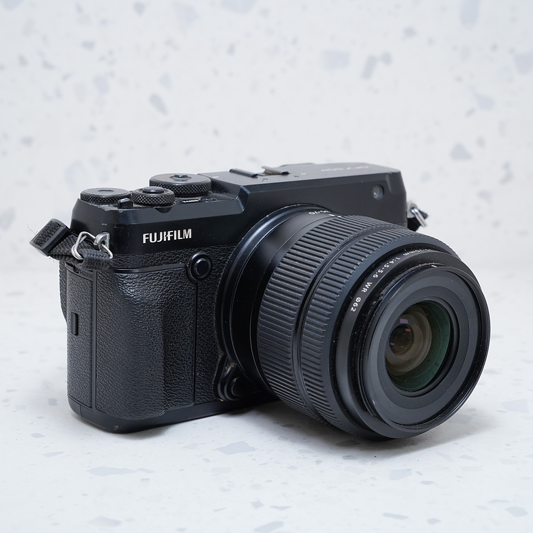 Fujifilm GFX 50R + 35-70mm f/4.5-5.6 WR - USADO 4