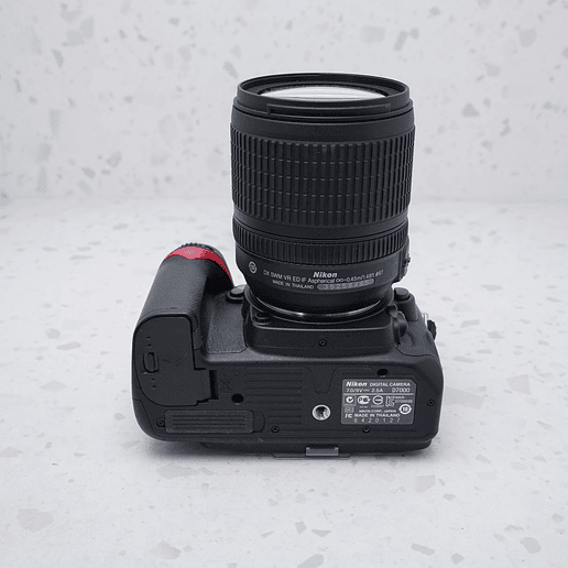 Nikon D7000 + AF-S DX NIKKOR 18-105mm - USADO 8