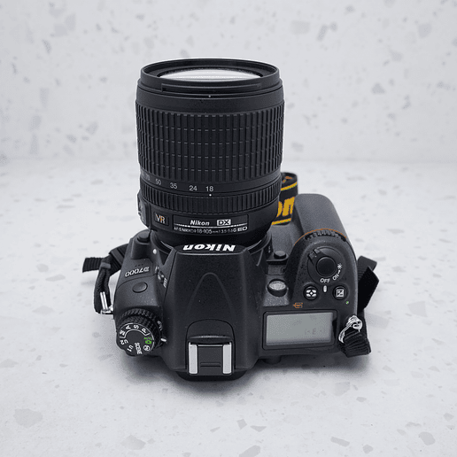 Nikon D7000 + AF-S DX NIKKOR 18-105mm - USADO 7