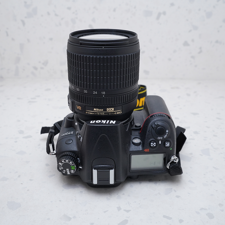 Nikon D7000 + AF-S DX NIKKOR 18-105mm - USADO 7