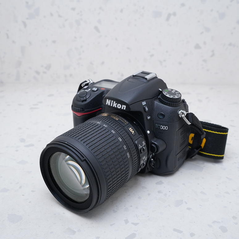 Nikon D7000 + AF-S DX NIKKOR 18-105mm - USADO 3