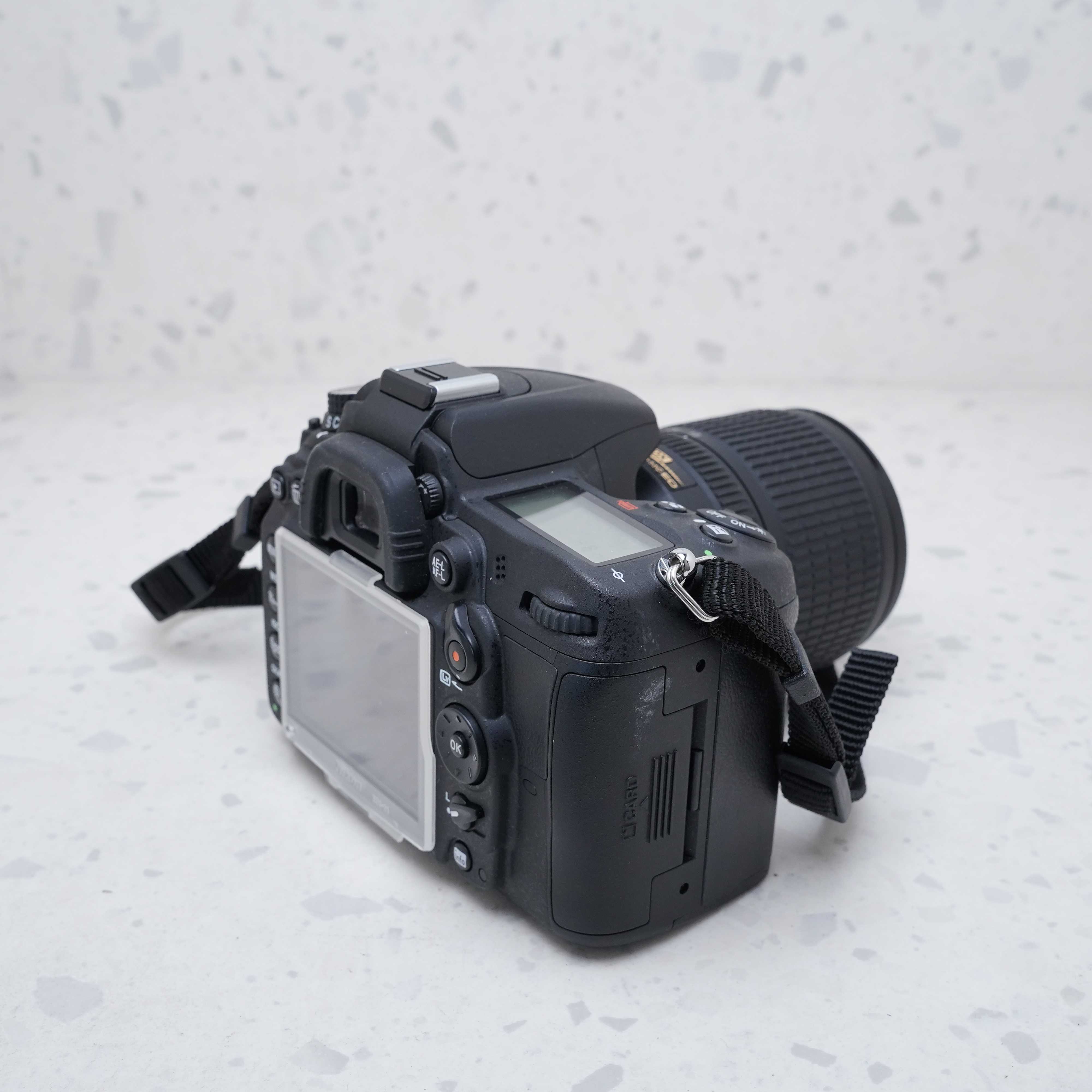 Nikon D7000 + AF-S DX NIKKOR 18-105mm - USADO