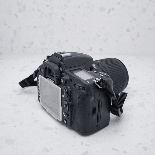 Nikon D7000 + AF-S DX NIKKOR 18-105mm - USADO 4