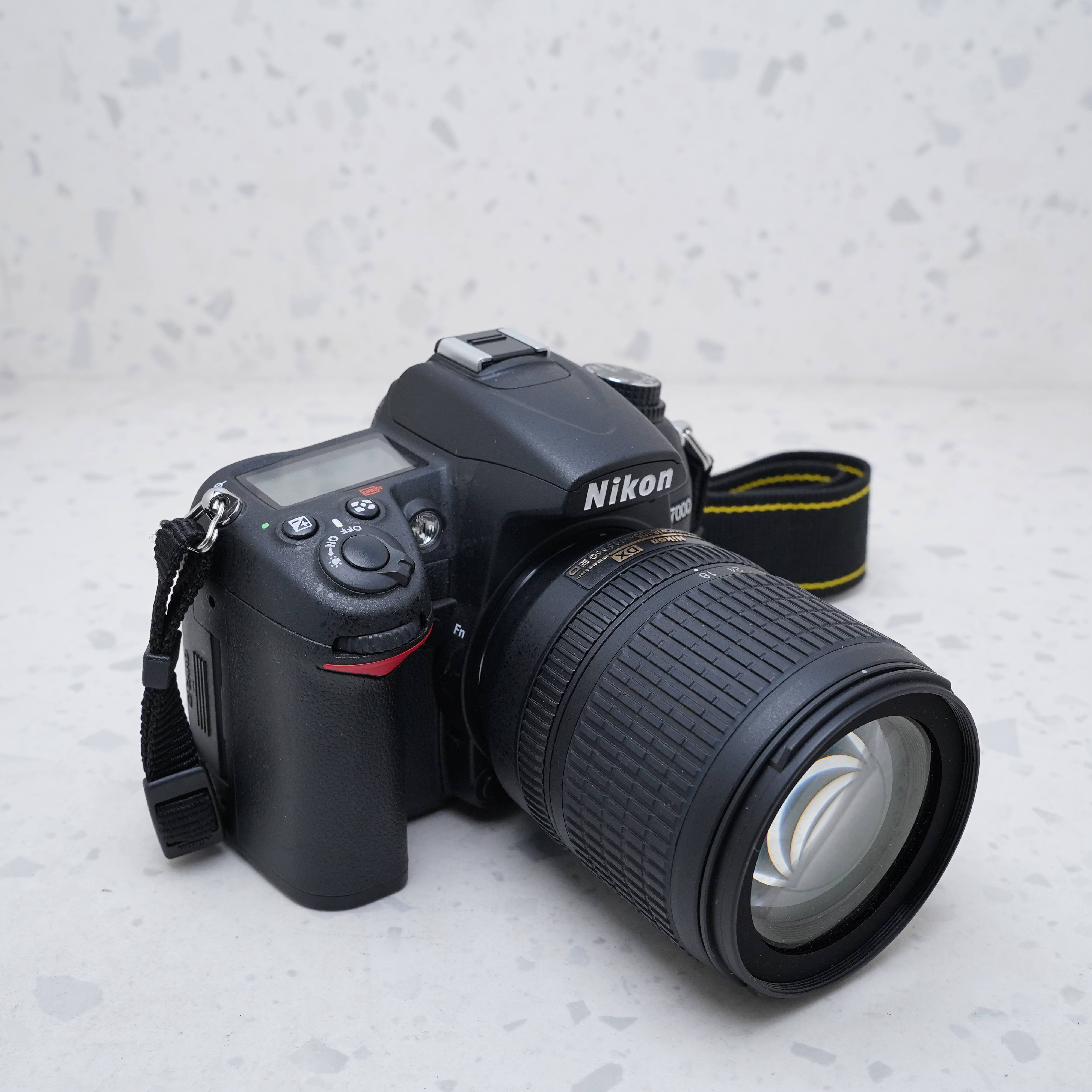 Nikon D7000 + AF-S DX NIKKOR 18-105mm - USADO