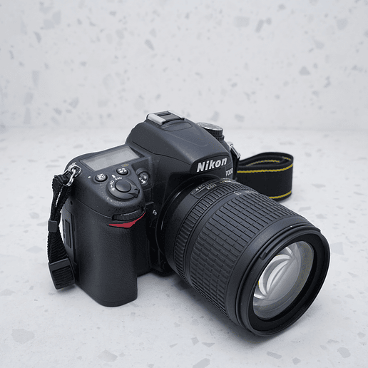 Nikon D7000 + AF-S DX NIKKOR 18-105mm - USADO 5