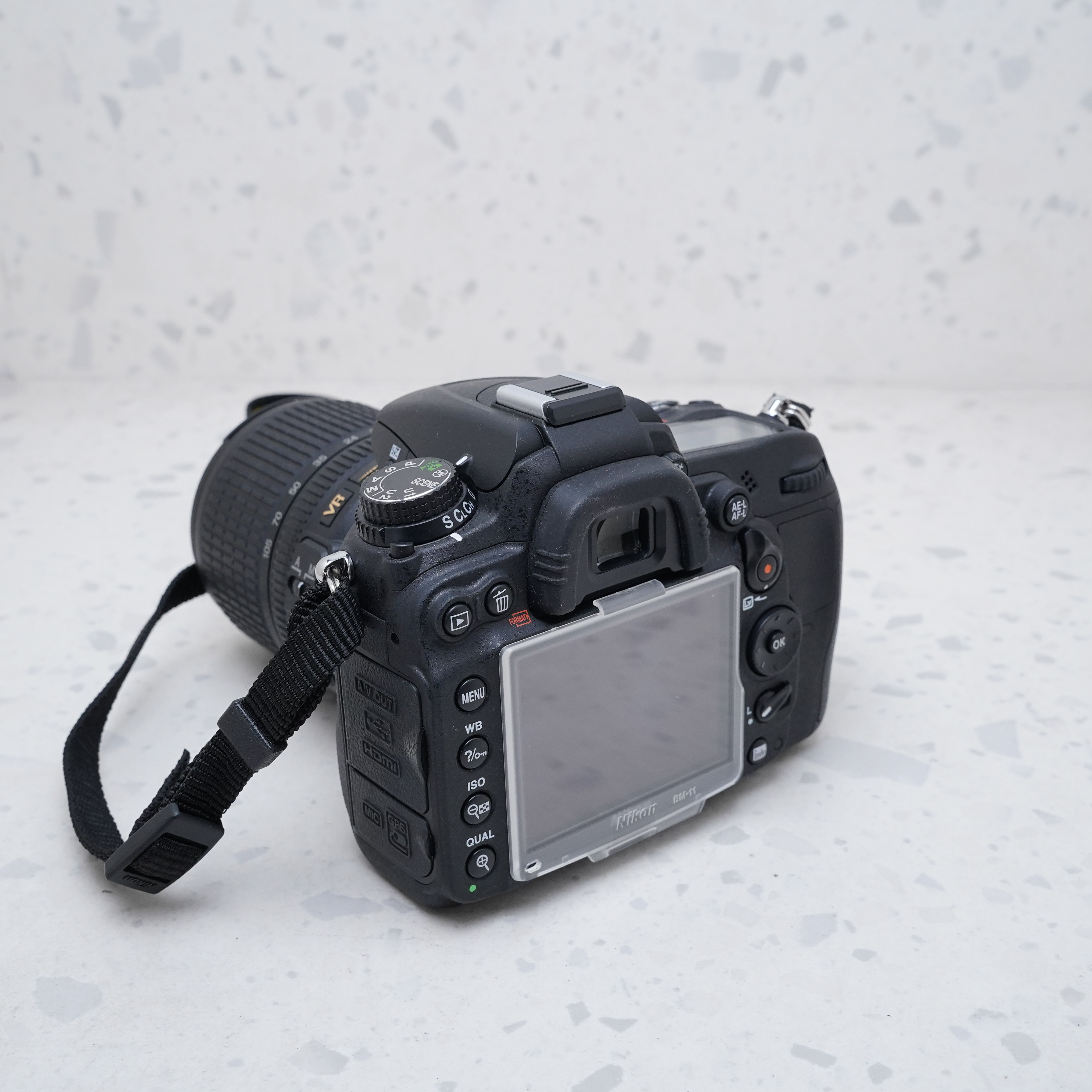 Nikon D7000 + AF-S DX NIKKOR 18-105mm - USADO