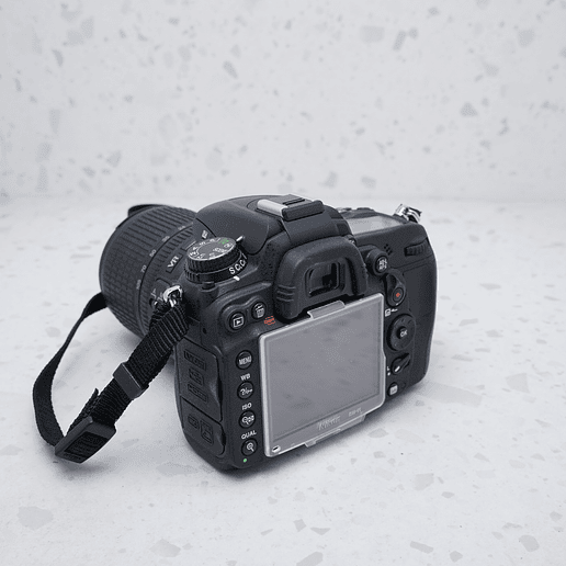 Nikon D7000 + AF-S DX NIKKOR 18-105mm - USADO 6