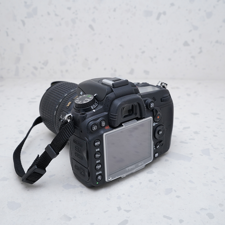 Nikon D7000 + AF-S DX NIKKOR 18-105mm - USADO 6