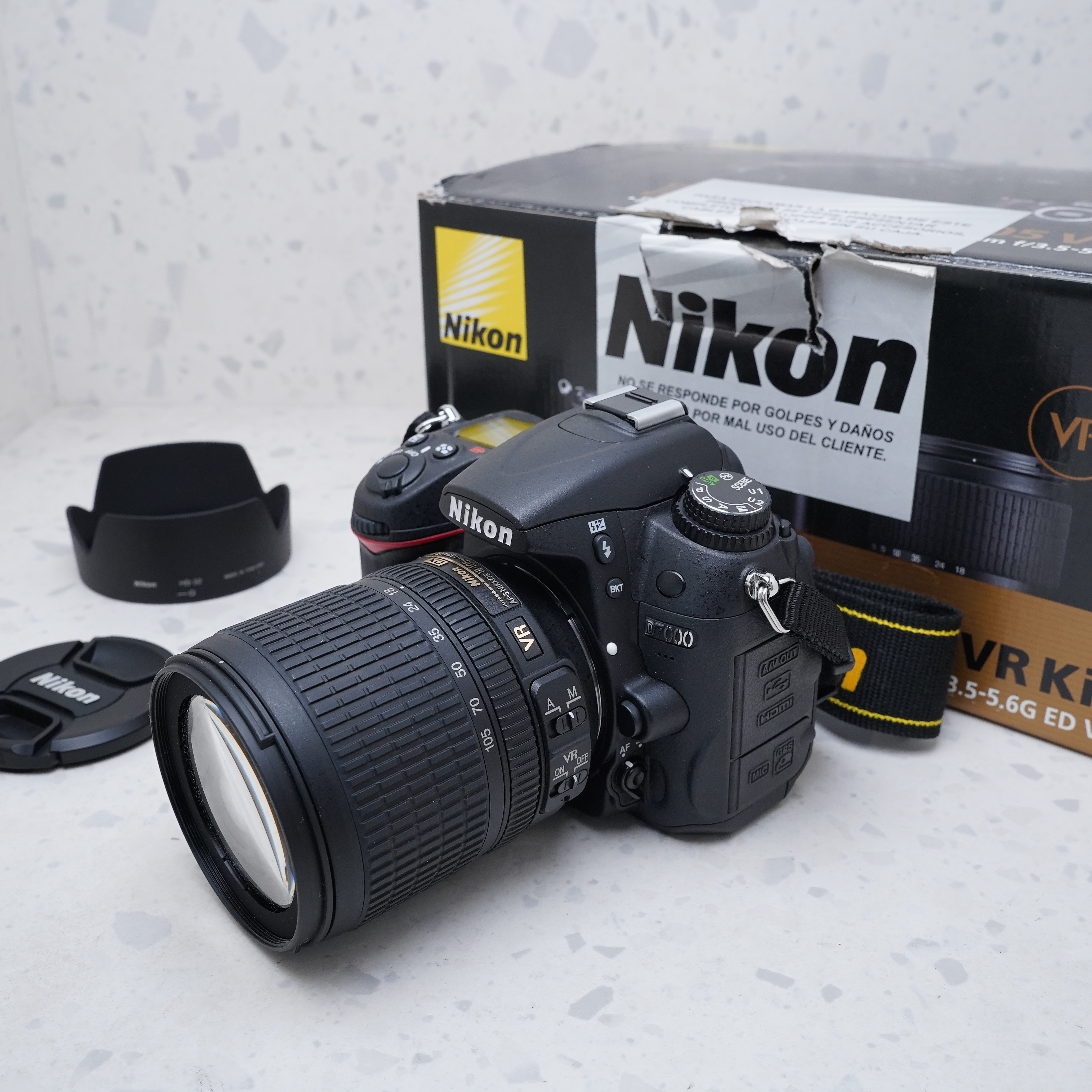 Nikon D7000 + AF-S DX NIKKOR 18-105mm - USADO