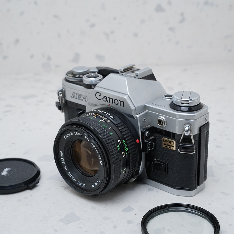 Canon AE-1 + Canon FD 50mm f/1.8 - USADO 2