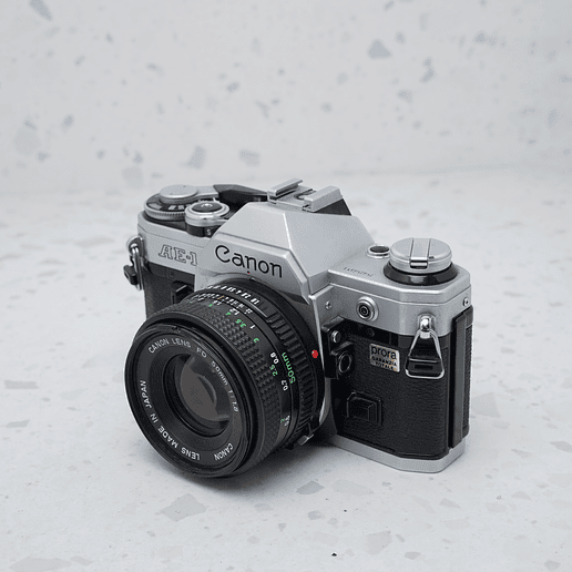 Canon AE-1 + Canon FD 50mm f/1.8 - USADO 1
