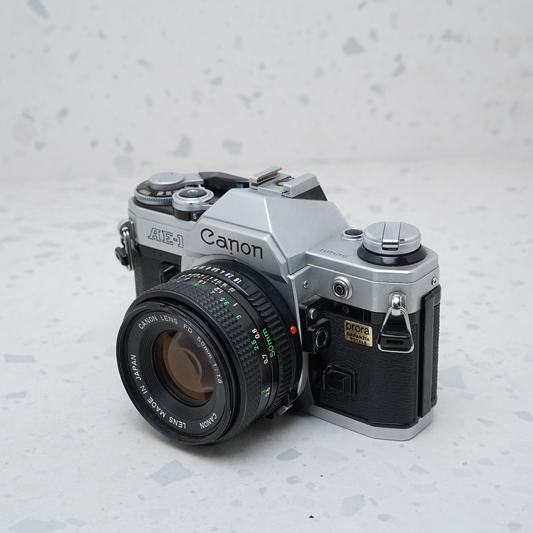 Canon AE-1 + Canon FD 50mm f/1.8 - USADO 1