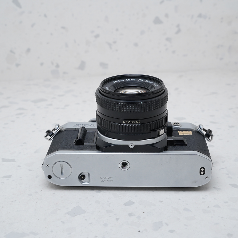 Canon AE-1 + Canon FD 50mm f/1.8 - USADO 6