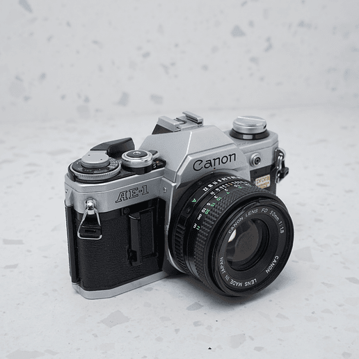 Canon AE-1 + Canon FD 50mm f/1.8 - USADO 4