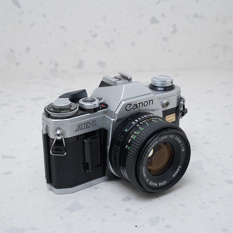 Canon AE-1 + Canon FD 50mm f/1.8 - USADO 4