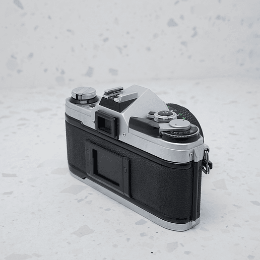 Canon AE-1 + Canon FD 50mm f/1.8 - USADO 5