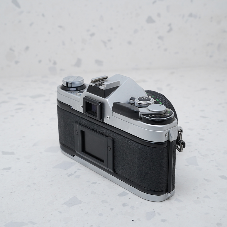 Canon AE-1 + Canon FD 50mm f/1.8 - USADO 5