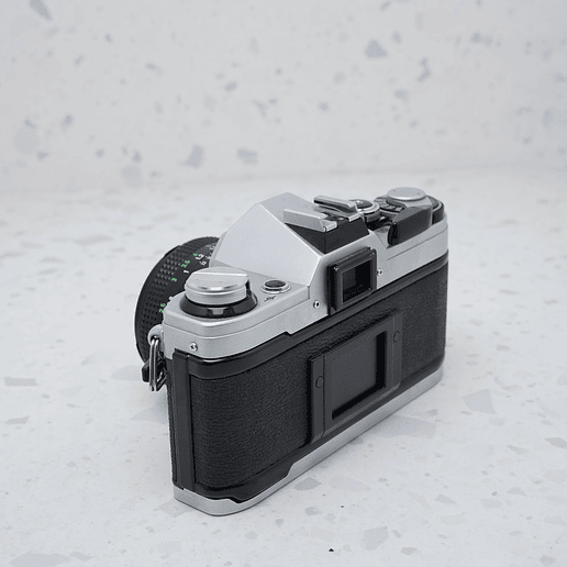 Canon AE-1 + Canon FD 50mm f/1.8 - USADO 3