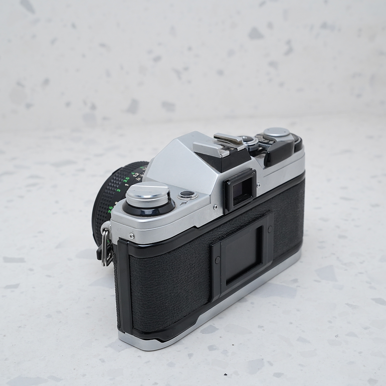 Canon AE-1 + Canon FD 50mm f/1.8 - USADO 3