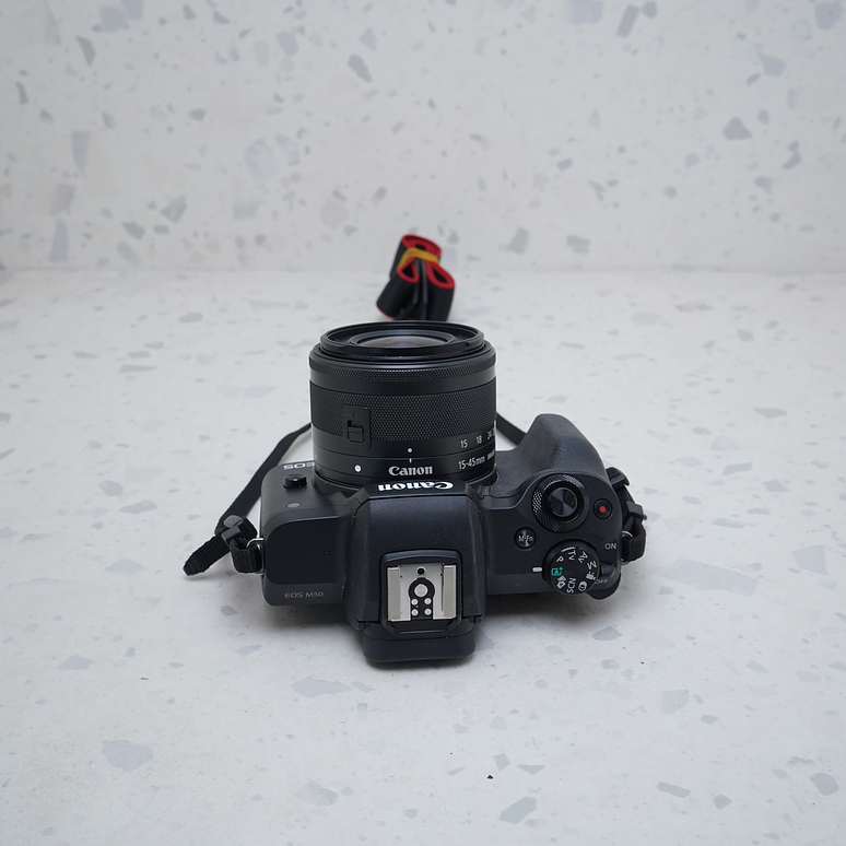 Canon EOS M50 + 15-45mm - USADO 7