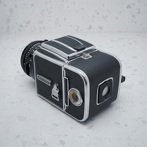 Hasselblad 500 C/M + 80 mm f/2.8 Carl Zeiss Planar CF - USADO 2