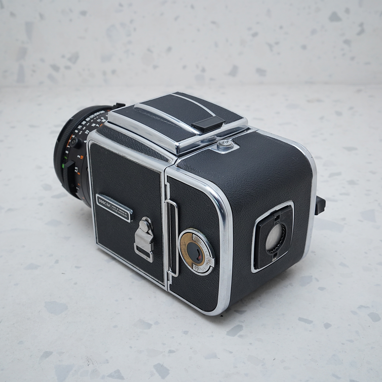 Hasselblad 500 C/M + 80 mm f/2.8 Carl Zeiss Planar CF - USADO 2