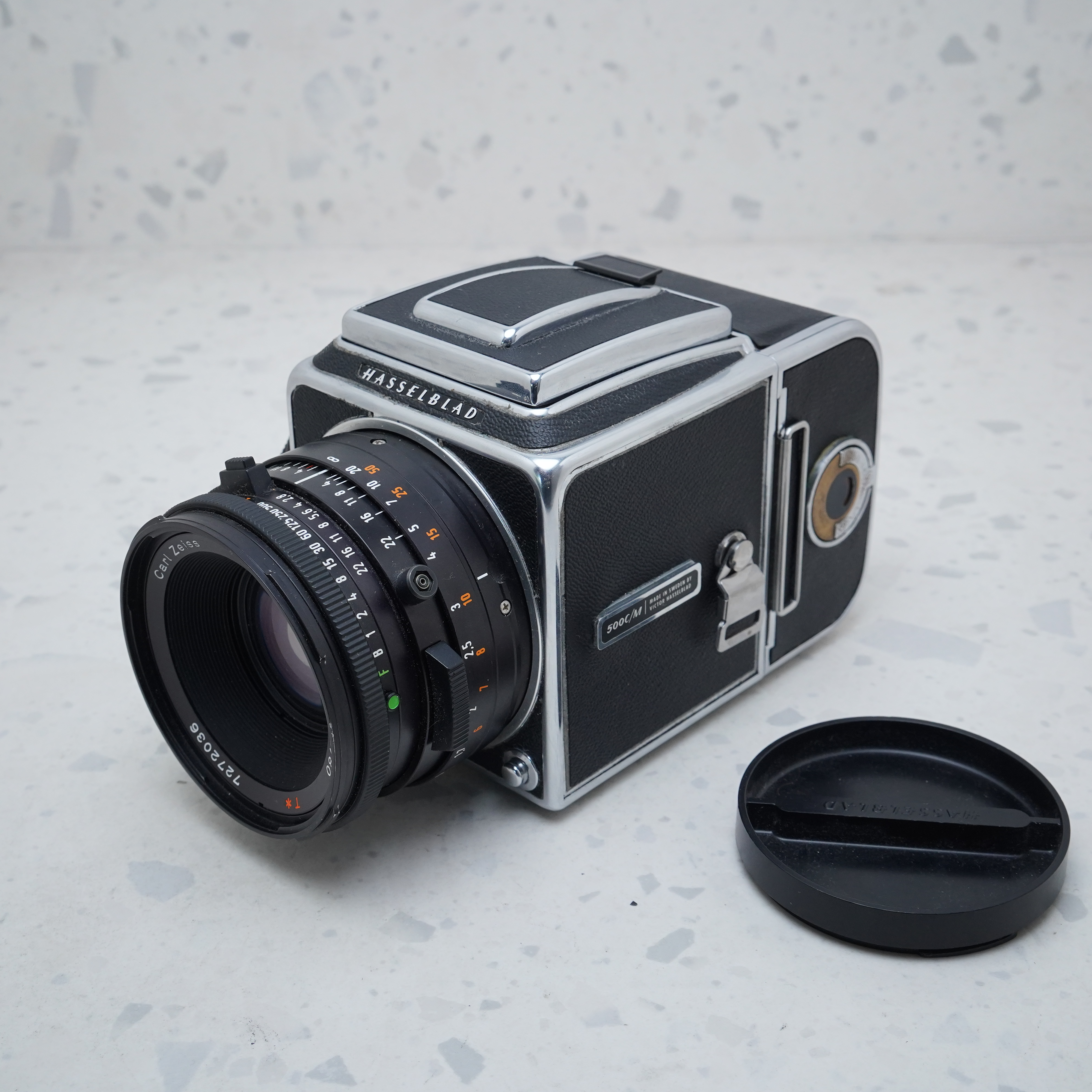 Hasselblad 500 C/M + 80 mm f/2.8 Carl Zeiss Planar CF - USAD